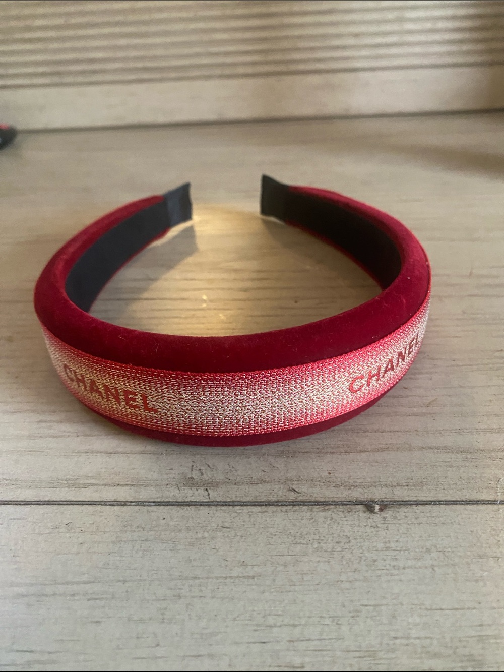 CHANEL Red Ribbon - Picture 2 of 11